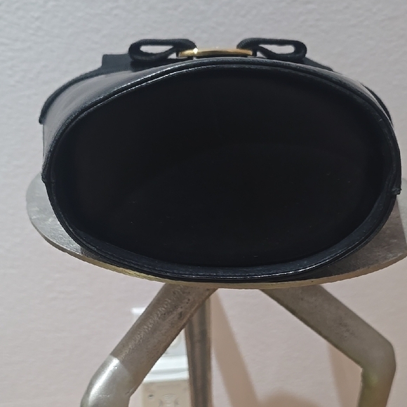 SALVATORE FERRAGAMO AUTHENTIC legant Black Bucket Bag - Picture 3 of 7